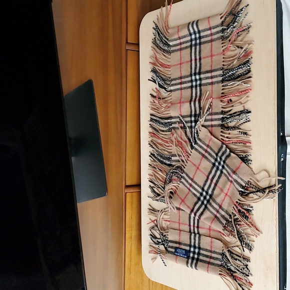 BURBERRY Classic Vintage Check Fringed 100% Cashmere Scarf - Picture 4 of 4